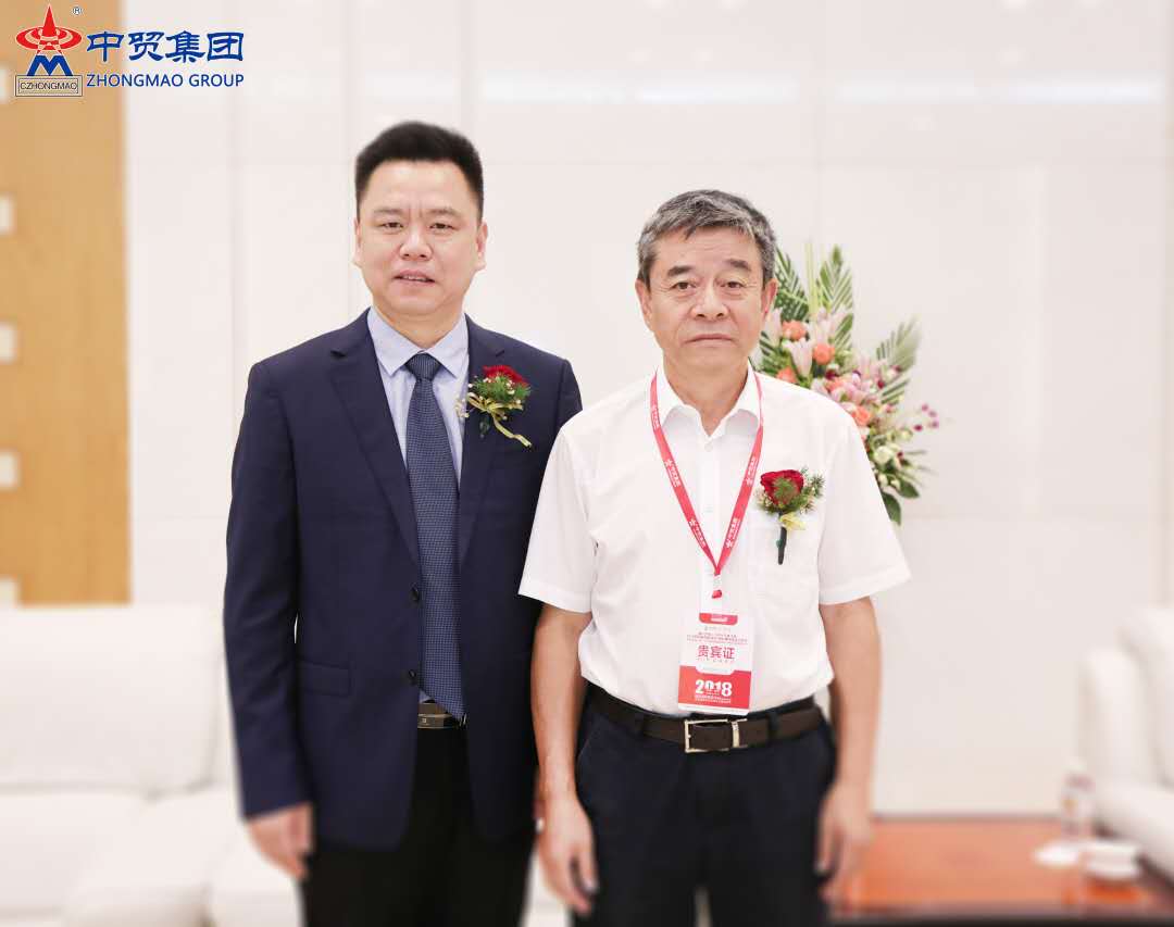 中國酒業(yè)協(xié)會理事長王延才與中貿(mào)董事長杜磊參加中貿(mào)南京糖酒會開幕 山東中貿(mào)